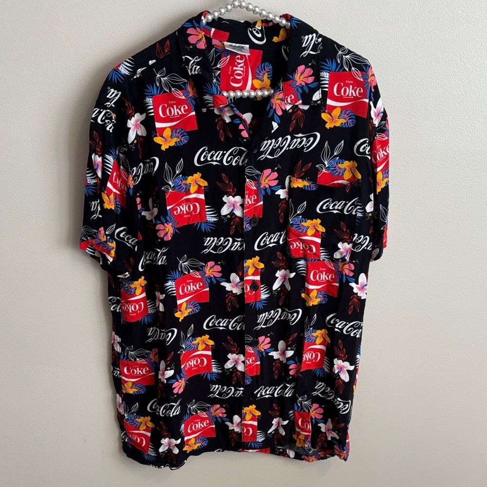 Coca-Cola Mens Hawaiian Button Up Shirt Black Tropical Floral Rayon Coke Sz L